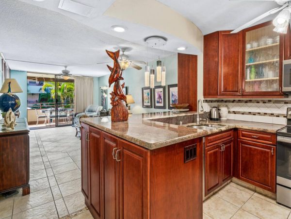Charming Condo with Parcial Ocean View Sleeps 4